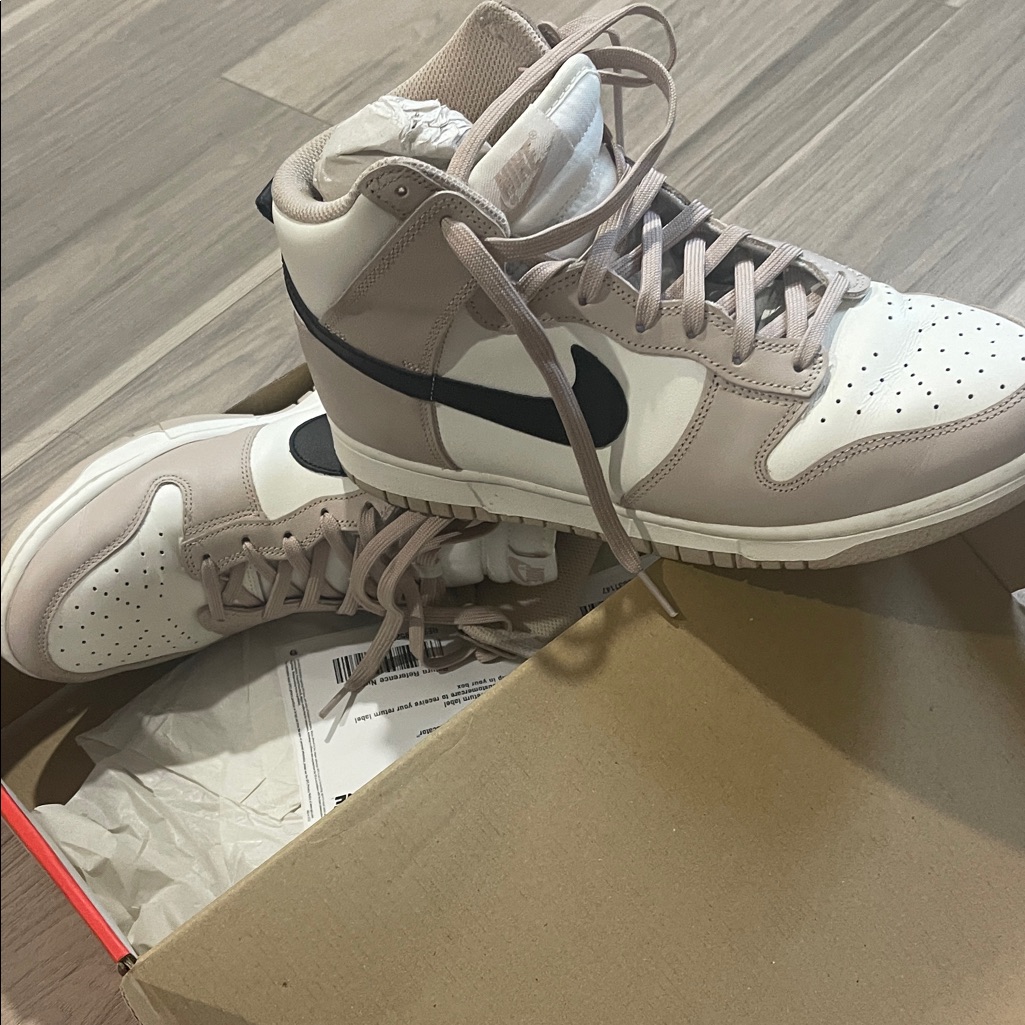 Nike Men's Sneakers - White And Tan